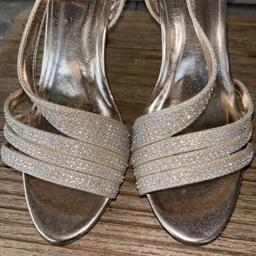 SILVER SLIPPER GOLD/BRONZE 4 IN. HEEL ANTI- SLIP GRIPPING WOMENS  8.5 W